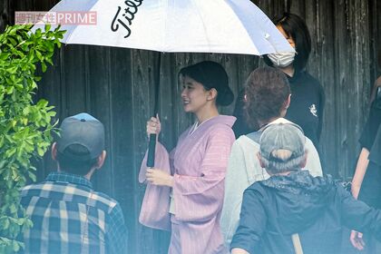 2025年4月14日、フジドラマ『波うららかに、めおと日和』撮影に臨んだ芳根京子