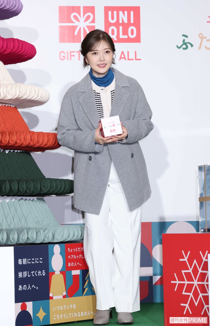 ユニクロのクリスマスイベントに登場した白石麻衣（2023年）