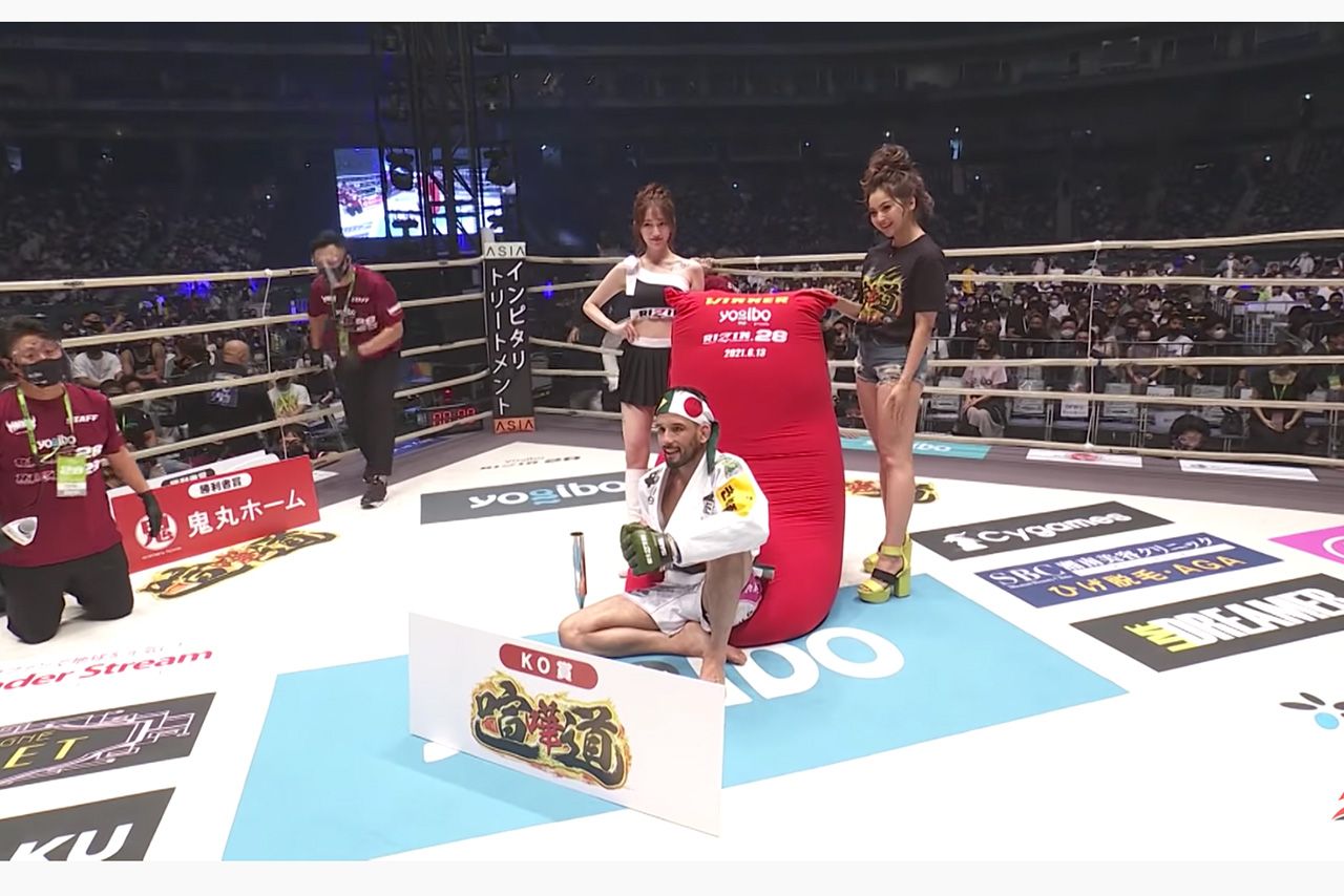 テレビでは放送されなかったゆきぽよとの記念撮影（RIZIN FIGHTING FEDERATIONより）