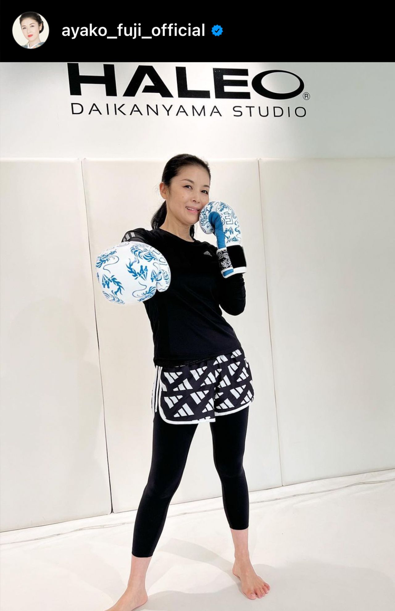 シャドーボクシングでシェイプアップを図る藤あや子（本人インスタグラムより）