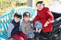 身長100cm、体重20kgの2児の母が力説「障害者にこそ子育てをすすめたい」