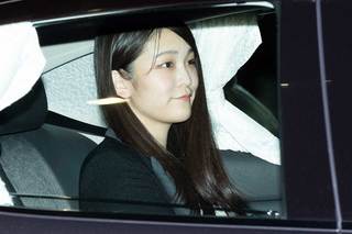 圭さんの“お気持ち文書”が公表された1月22日、都内の勤務先から帰宅される眞子さま。文書のことも承知されていたというが……