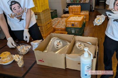 群馬県高崎市で元ジャンポケ斉藤被告がバームクーヘンを販売。Tシャツやパッケージにはイラストが描かれていた