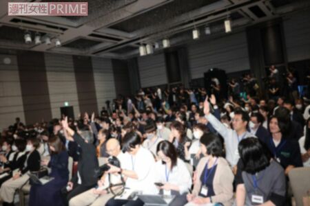 ジャニーズの記者会見では、司会者に当ててもらえずに声を荒らげる記者も