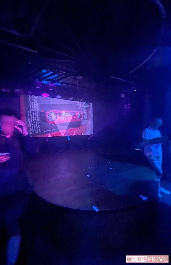 ステージと客席との距離はとても近い