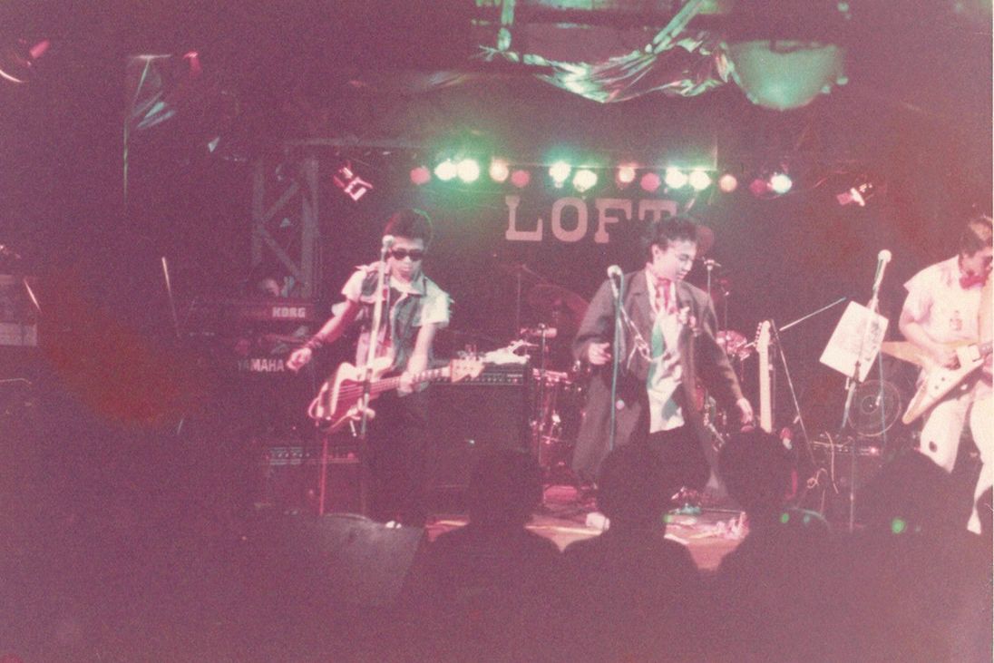 数々のバンドがステージに立った新宿LOFTでのライブ