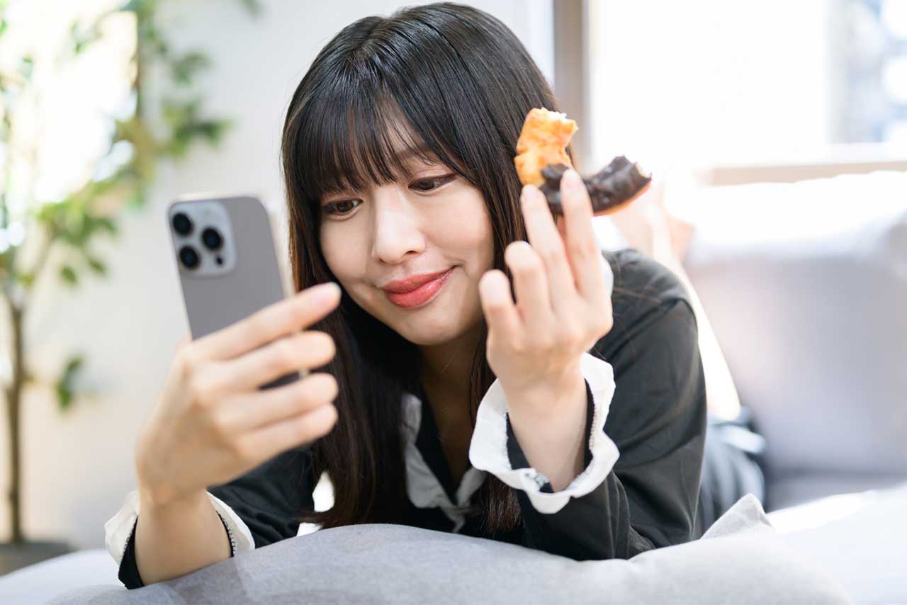 需要が高まる配信や中継を楽しむスタイル（写真はイメージです）