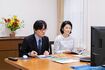 眞子さまを見守りつつ、日々のオンライン公務に取り組まれている秋篠宮ご夫妻(5月17日)