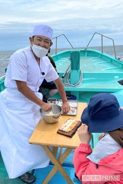 7月に千葉県富津市上総湊港で海の上で寿司を握る企画を開催。この日に釣ったカワハギなどをその場でお寿司に。ちょっとした下処理で釣りたてのお魚もおいしい
