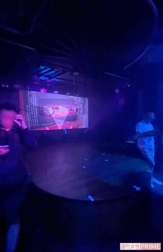 ステージと客席との距離はとても近い