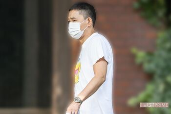 6月19日の早朝、参院選の投票に向かう太田光（2022年）