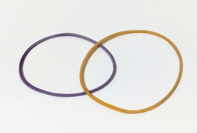 「輪ゴムを1本巻くだけ」で肩こりや頭痛とオサラバ！ 超カンタン健康法に注目