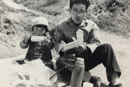 子どものころの写真で父とのツーショットの写真は母が撮影。母も撮影のセンスがあったよう