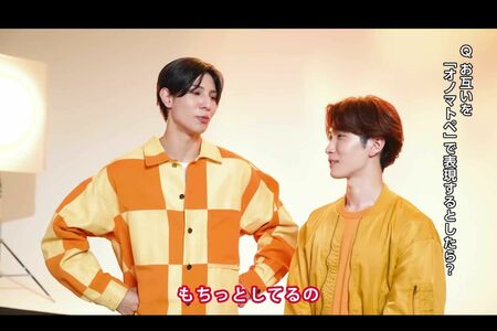 CMのメイキングで渡辺翔太の頬を「フォカッチャくらい、もちもち」と語るラウール（モスバーガーのYouTube公式チャンネルより）