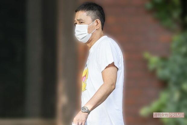 6月19日の早朝、参院選の投票に向かう太田光（2022年）