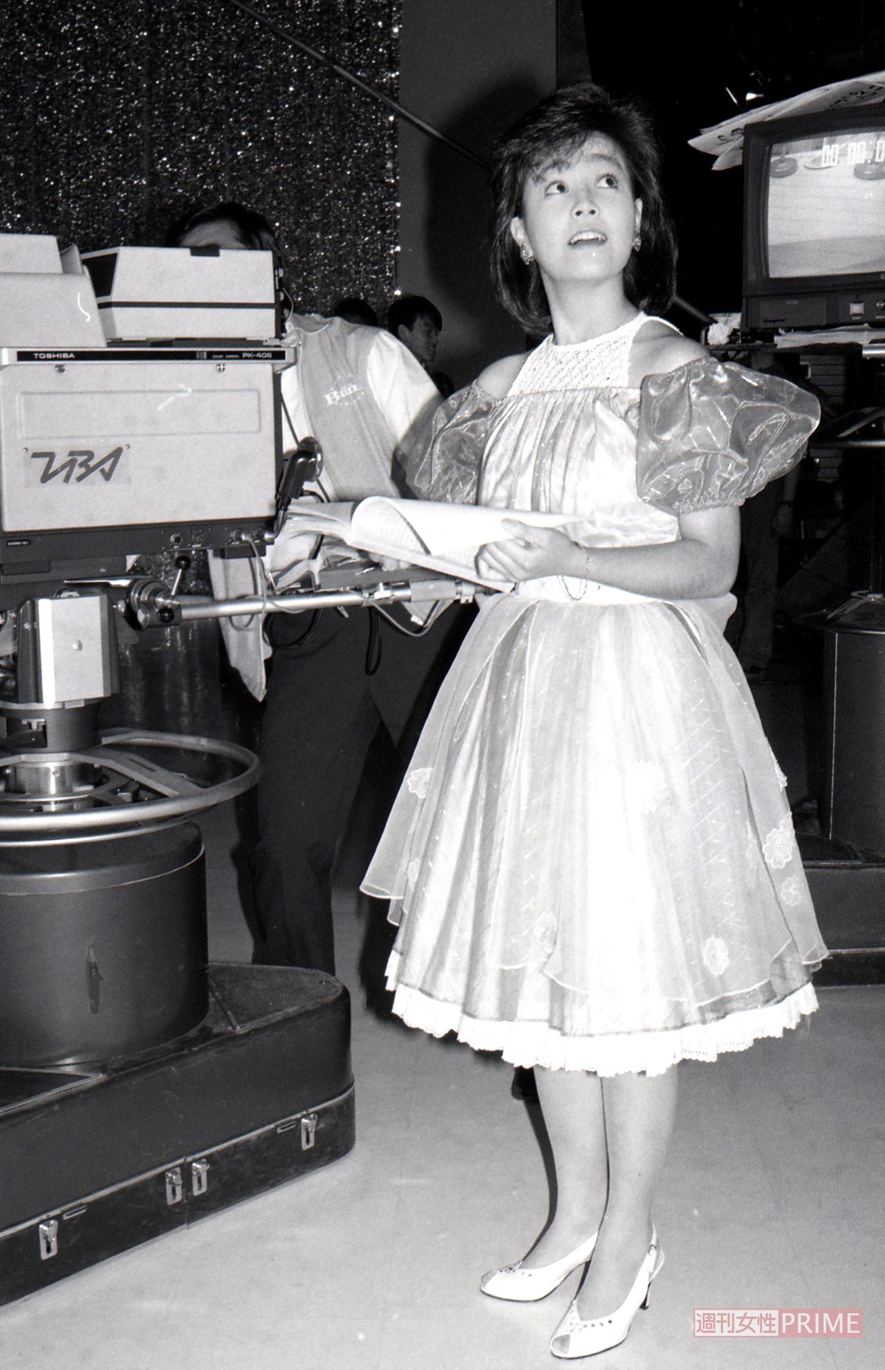 柏原芳恵、テレビ番組の収録中の一コマ