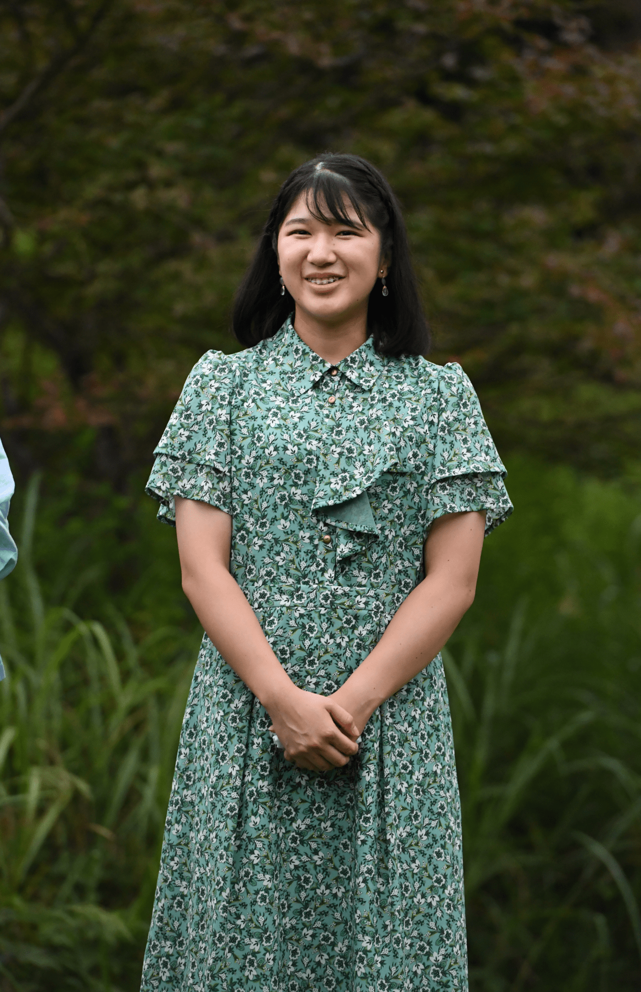 今年8月、那須御用邸で静養された愛子さま。グリーンのワンピースに切りたてのボブヘアが「可愛らしい」と話題に