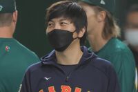 大谷翔平の元通訳・水原一平の名前が記された祝い花が物議、弁護士に聞いた違法性と悪ふざけの代償