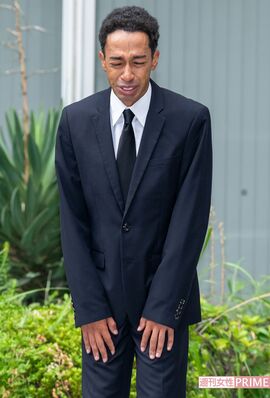 公然わいせつ容疑で逮捕後、釈放された『Aぇ！group』の草間リチャード敬太（2025年10月6日）