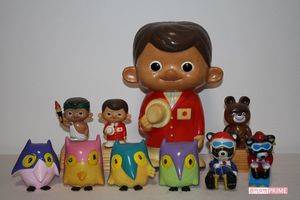 藤瀬教授所蔵の歴代のマスコット。銀行などの粗品だった非売品