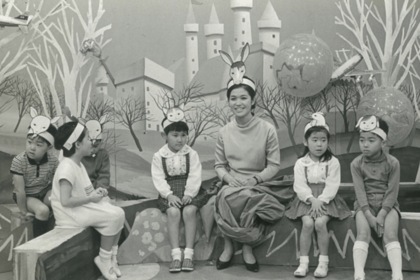 『ロンパールーム』特番でのシーン。「昔から子どもが大好きだったの。だからとっても楽しかった」