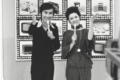 『新婚さん』で桂文枝は、同一司会者によるトーク番組の最長放送としてギネス記録に