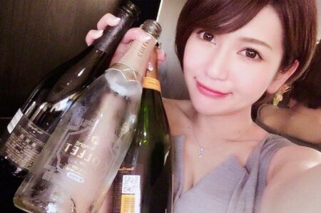 キャバ嬢時代の大内悠里（Xより）