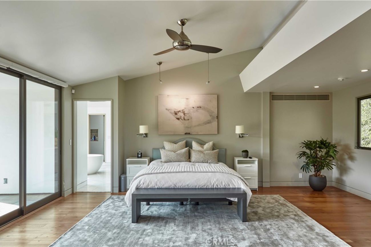 広々としたベッドルーム（米・不動産チェーン『Redfin』ホームページより）