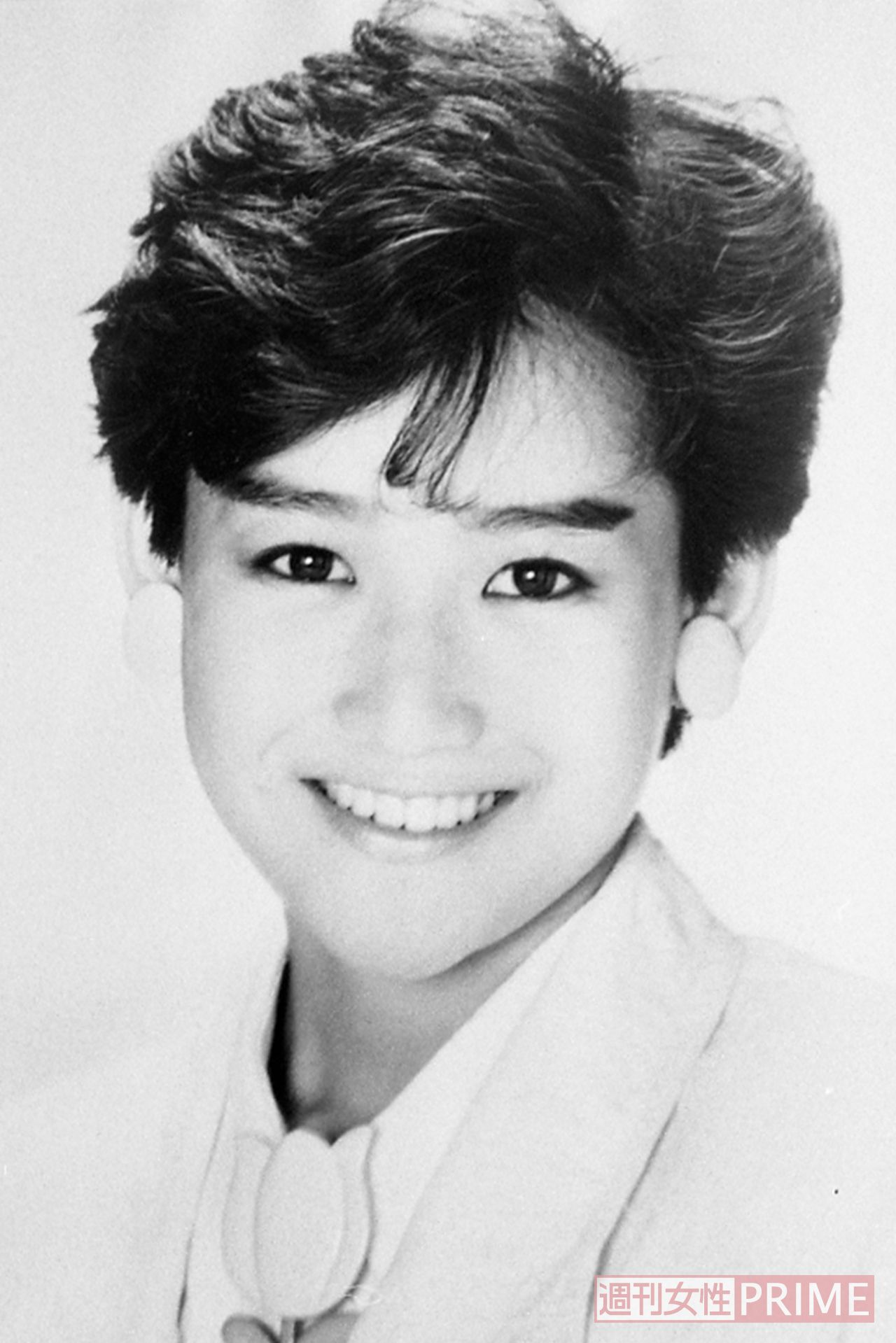 岡田有希子さんの遺影。今でも多くの根強いファンがお墓を訪れている
