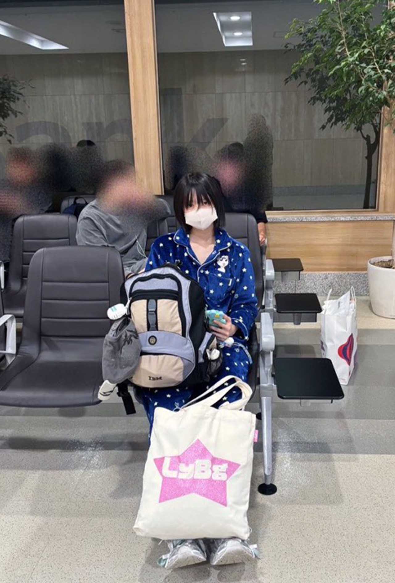 《目立ちたいにもほどがある》パジャマ姿で空港に行くあの（本人のXより）