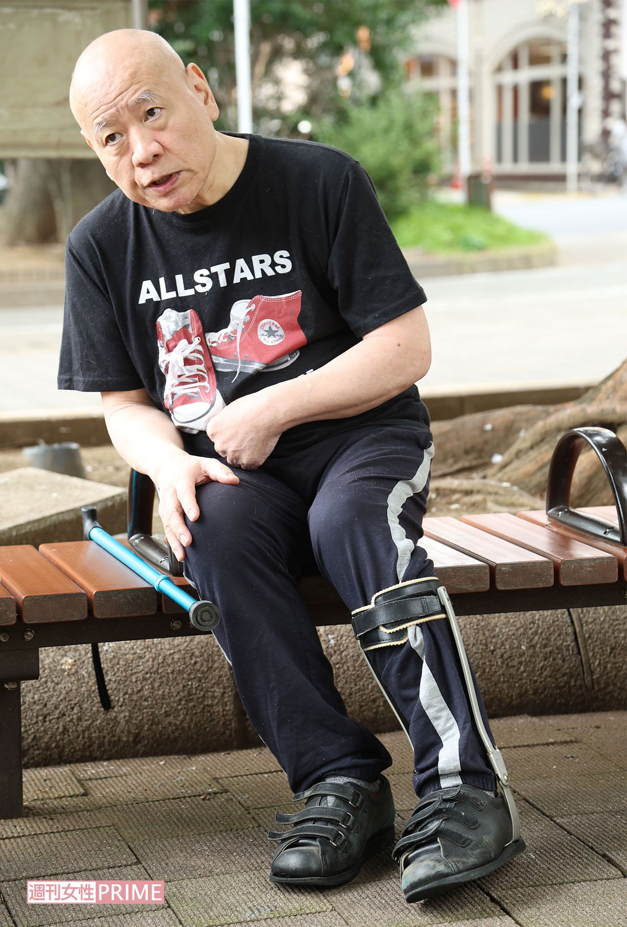 2013年に脳内出血で倒れ、後遺症で左半身に麻痺が残るも元気に取材に応じてくれた桜金造　撮影／近藤陽介