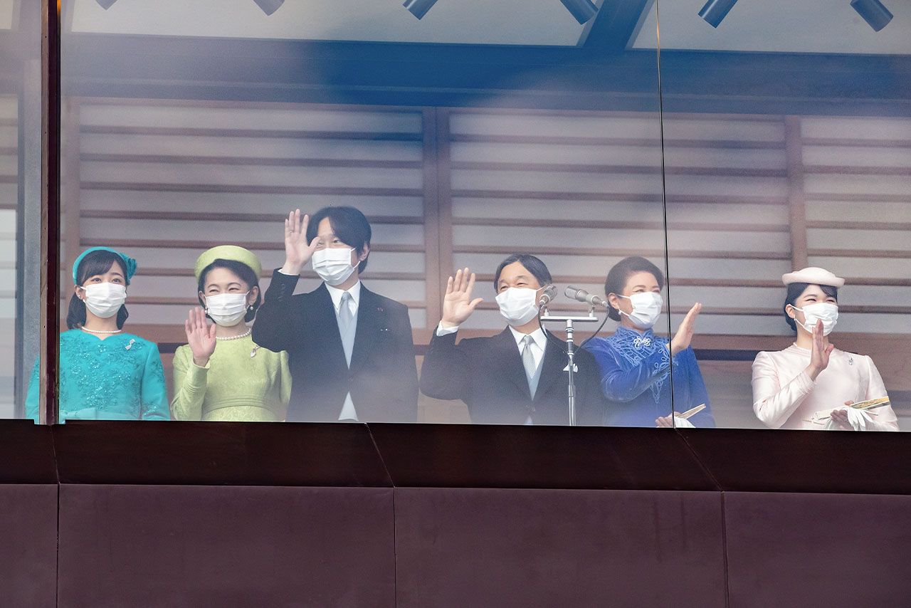 「誕生日に、初めてこのようにみなさんからお祝いいただくことを、誠にうれしく思います。みなさんひとりひとりにとって、穏やかな春となるよう願っています」と述べられた天皇陛下