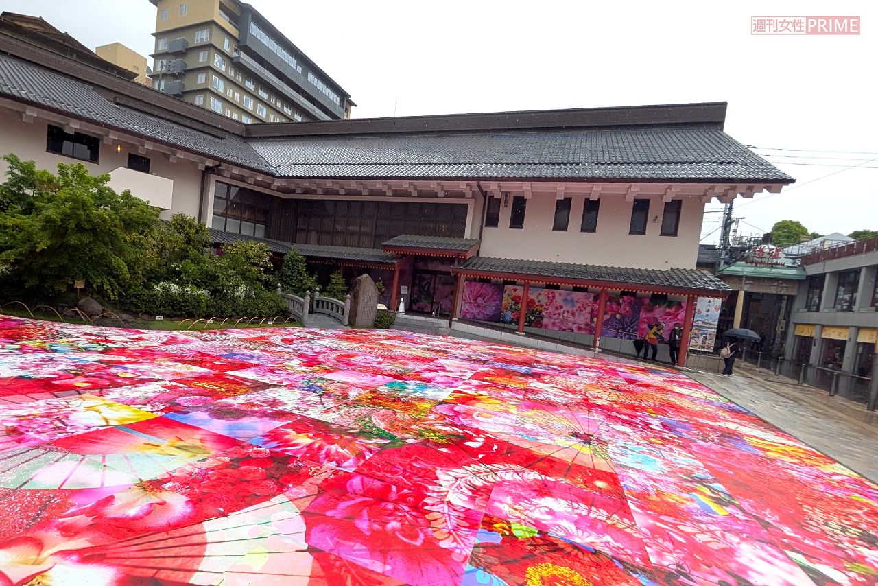 人気写真家・蜷川実花とコラボ中の道後温泉　撮影／編集部