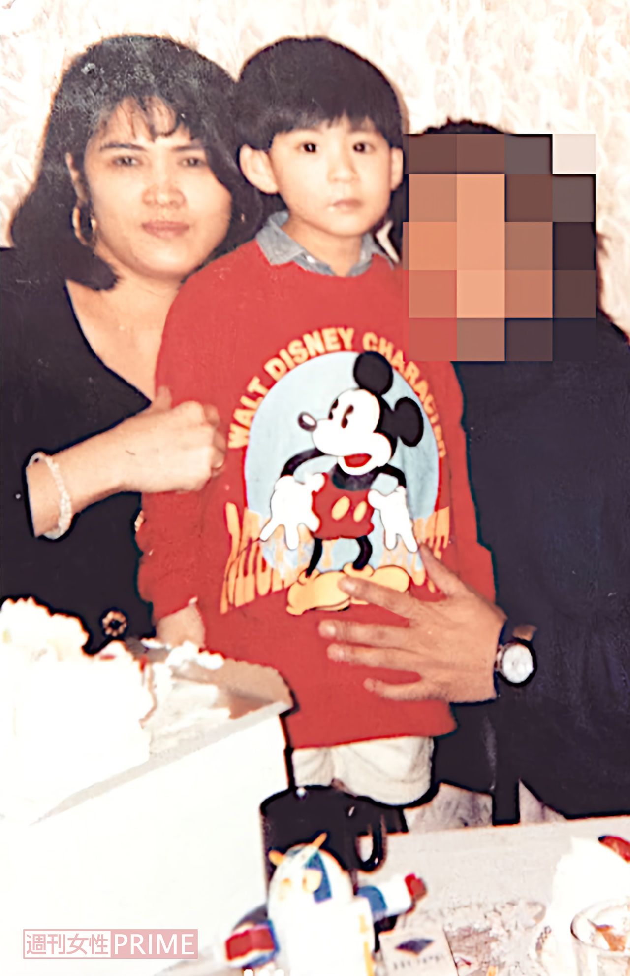 子どものころ、母親と　写真提供／ブローハン聡さん　