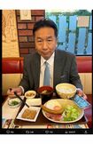昨年10月、 牛丼チェーン店めぐりをする枝野議員(枝野幸男氏公式Xより)