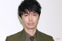 長谷川博己、出演するドラマやCMに合わせたメガネ選びへの熱量がスゴい！