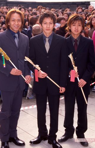 成人式での一枚。左から城島茂、岡田准一、大野智