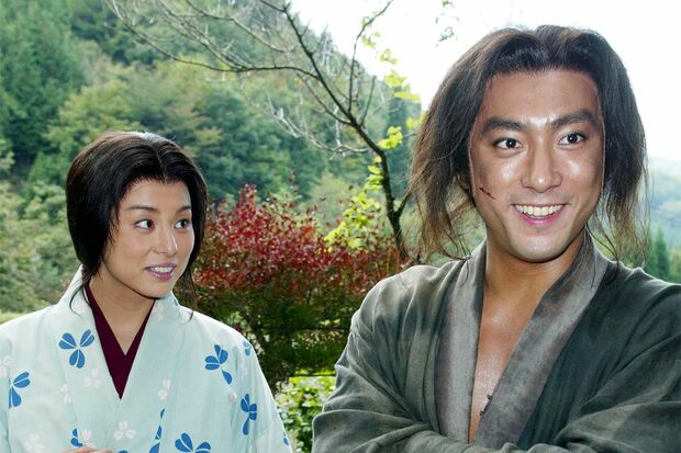 海老蔵の歴代彼女４人目：米倉涼子（2003年〜2005年頃）