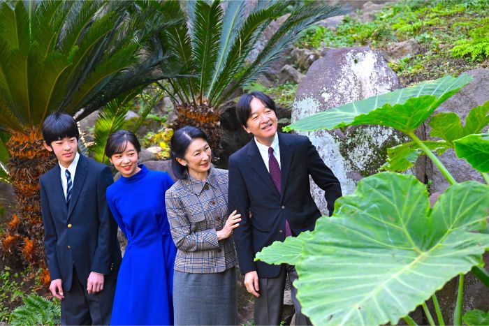 愛子さまの人気ぶりを意識せざるをえない状況だという秋篠宮家（写真は宮内庁提供）