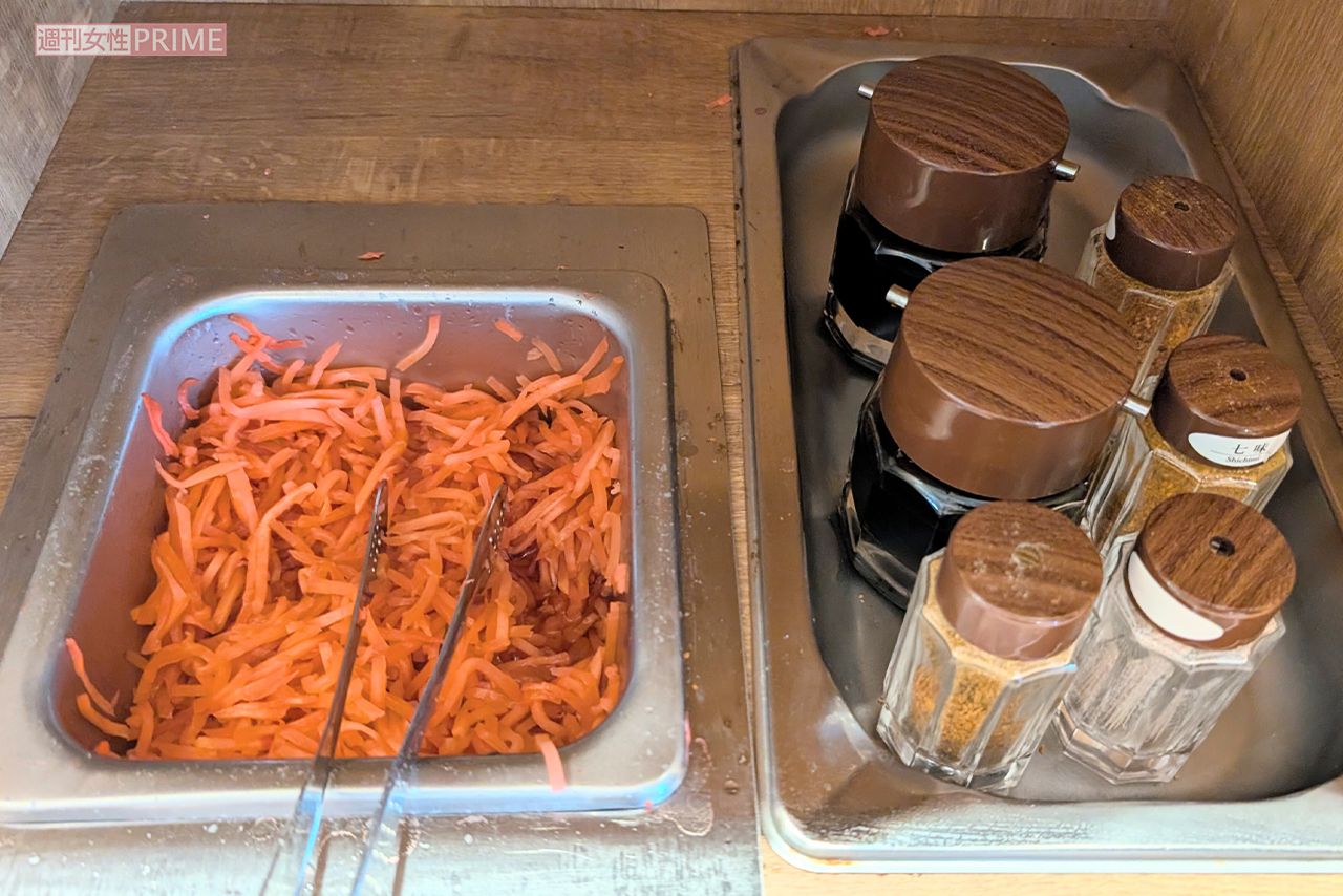 吉野家の紅生姜コーナー　撮影／編集部