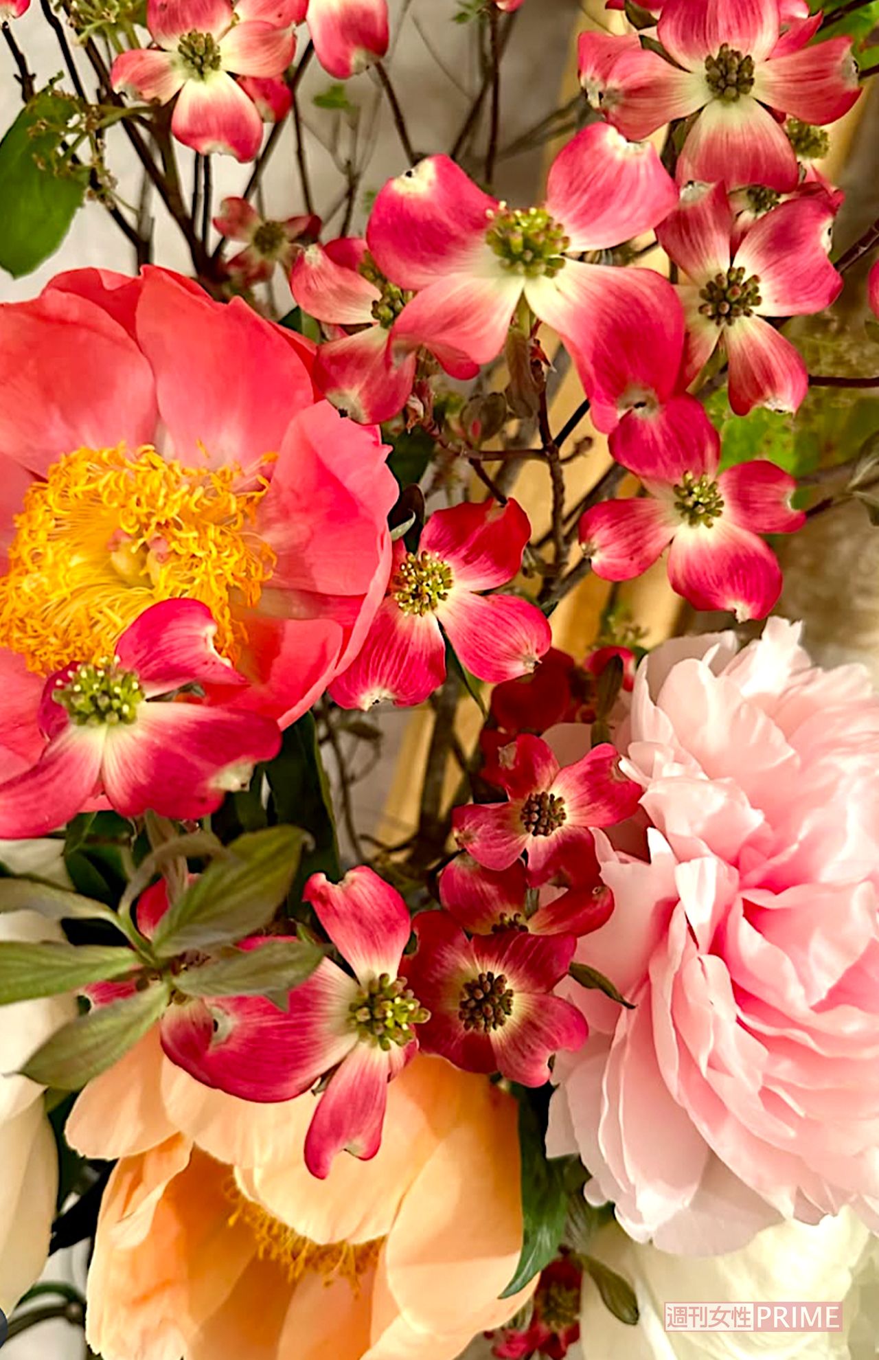 「絵のようなお花に癒されています」。生花を絶やさずリビングに飾り、心も豊かに　撮影／紫吹淳