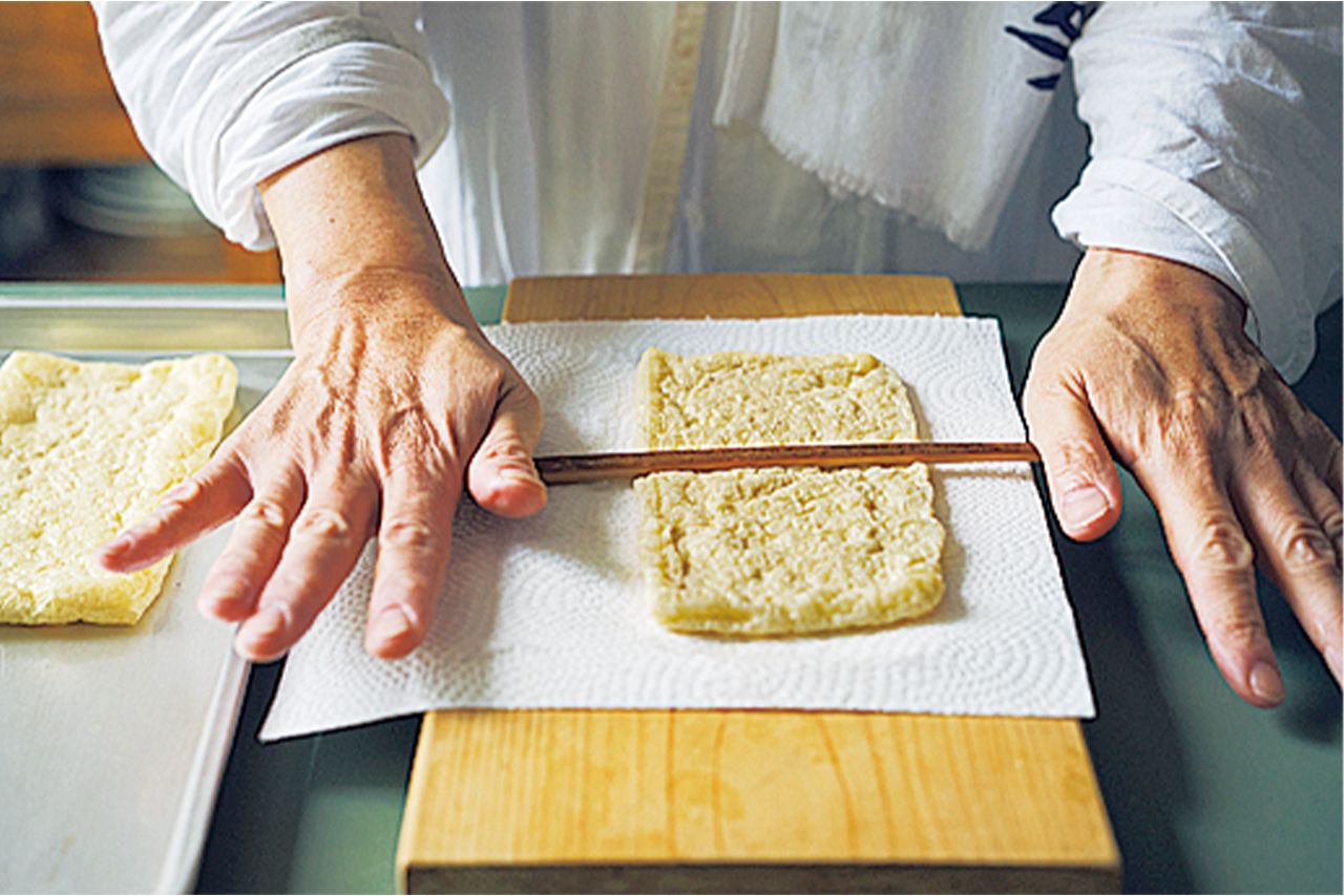おいしくする下準備「油揚げの広げ方」