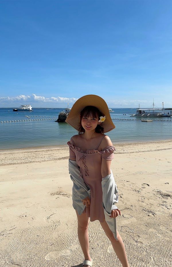 「こんな顔だっけ?」話題が集まった中川翔子の砂浜ショット（本人Xより）