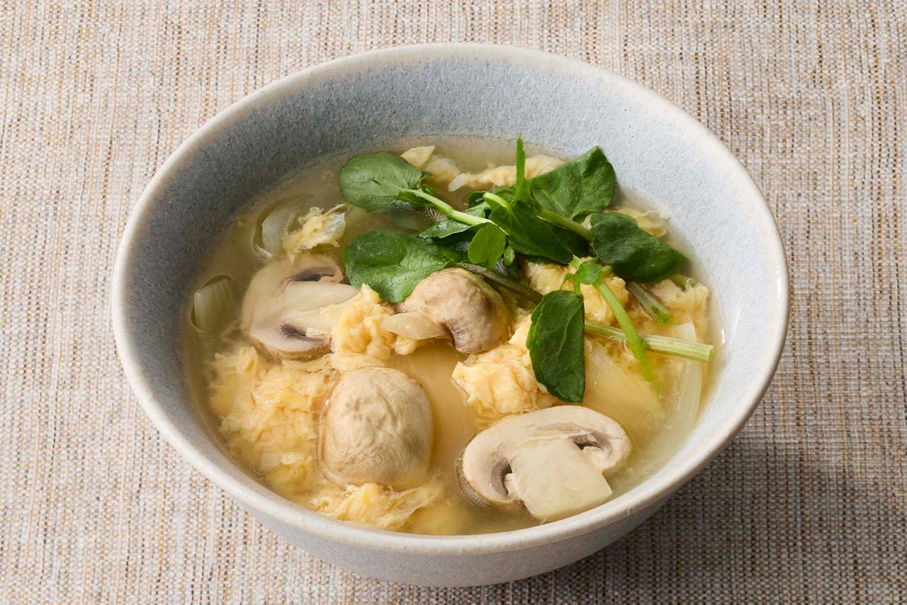 トマトとブロッコリーのだしスープ