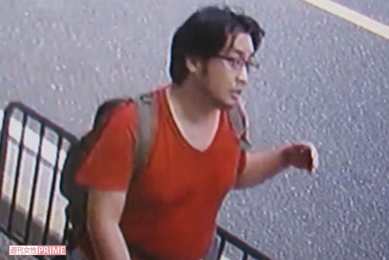 JR宇治駅近辺で防犯カメラに映った青葉容疑者とみられる男（松浩不動産提供）