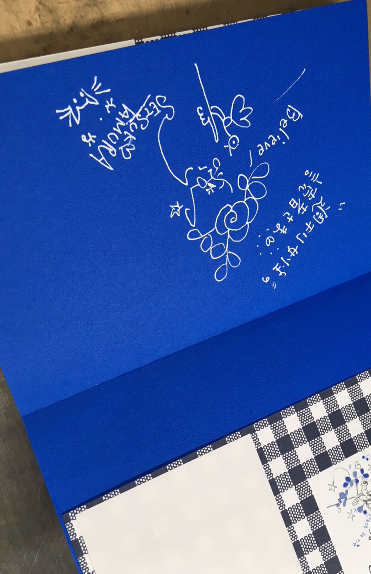 孤独をたのしむ本』（興陽館）には直筆のサイン入り！