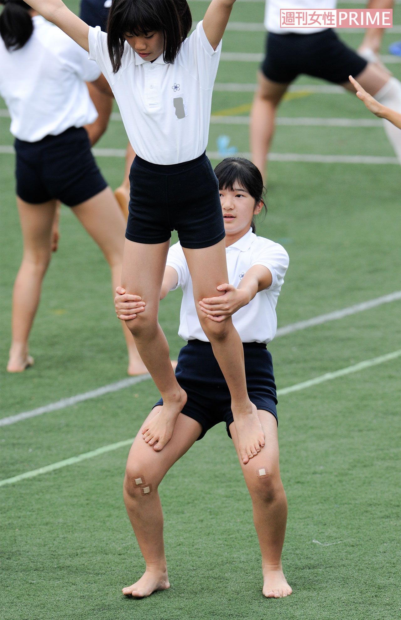 初等科6年生の運動会で組体操やダンスに参加された。絆創膏をされた両ひざに本番に臨むまでの気合と熱意が推察される