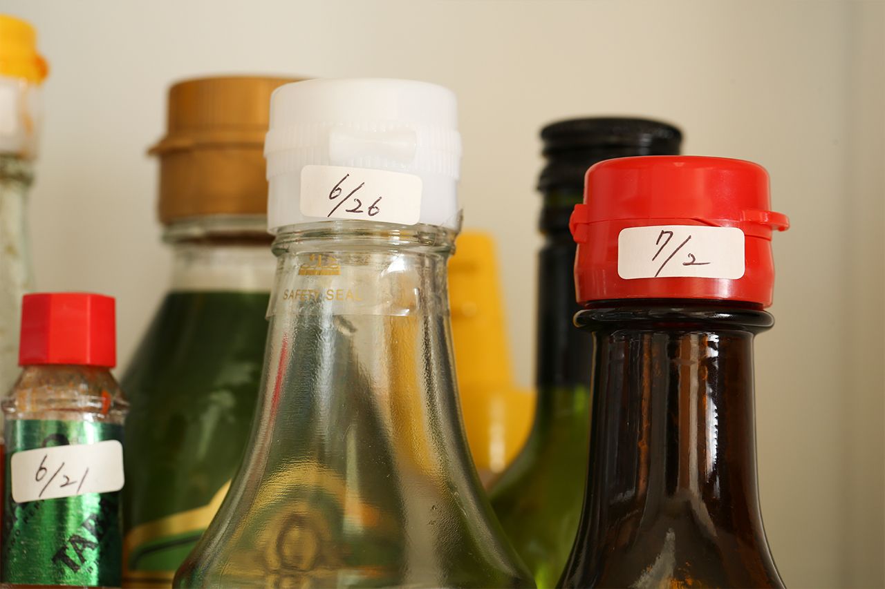 【I】調味料は開封日をメモる。調味料を開けたら、開封日をメモ。「開封から2～3か月以内で使いきるのがベスト」。しょうゆなど毎日使うものは、書くまでもないのでメモは不要。