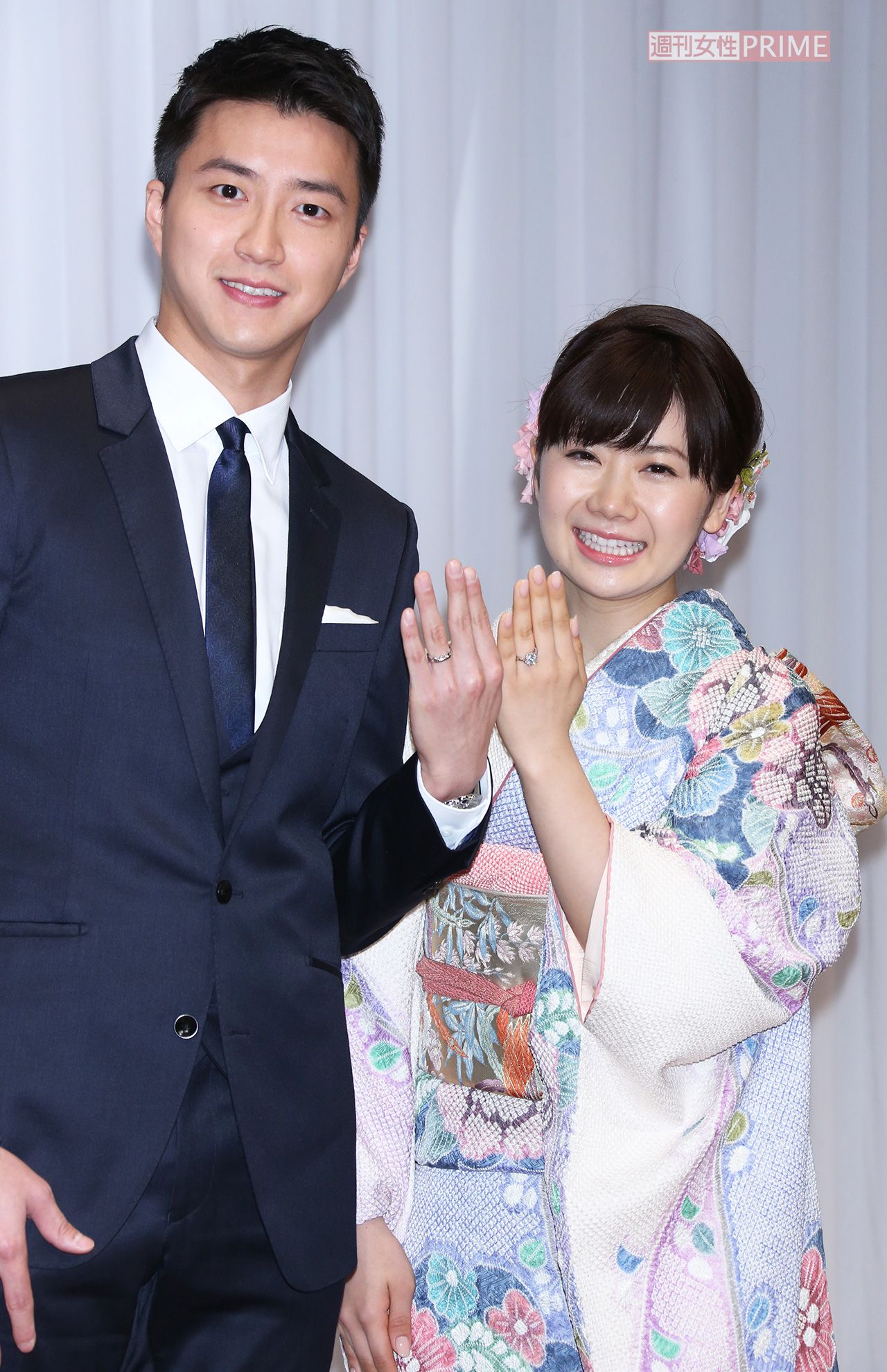 2016年9月、福原愛と江宏傑選手が結婚会見。指輪を披露した