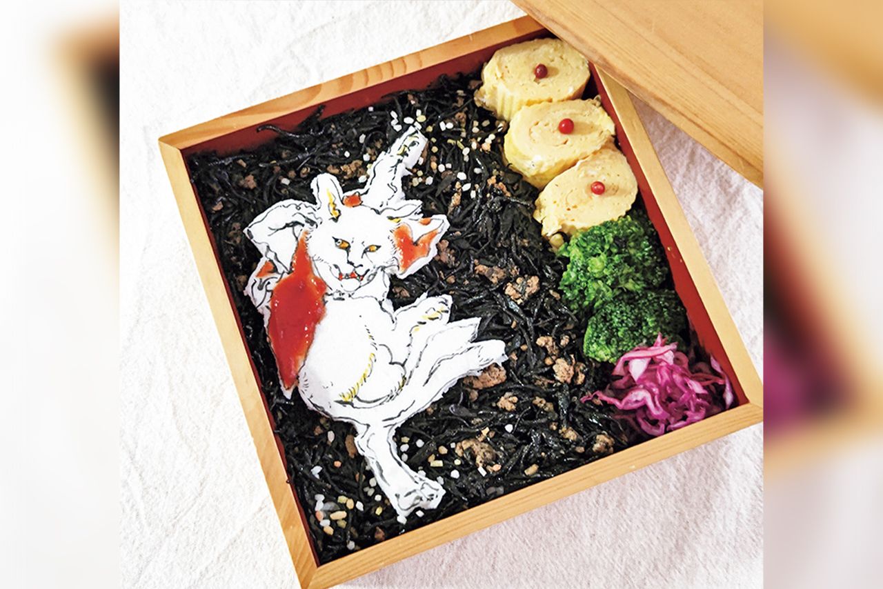 『河鍋暁斎の猫又は踊るよ弁当』ひじきとそぼろの上で猫又は踊る